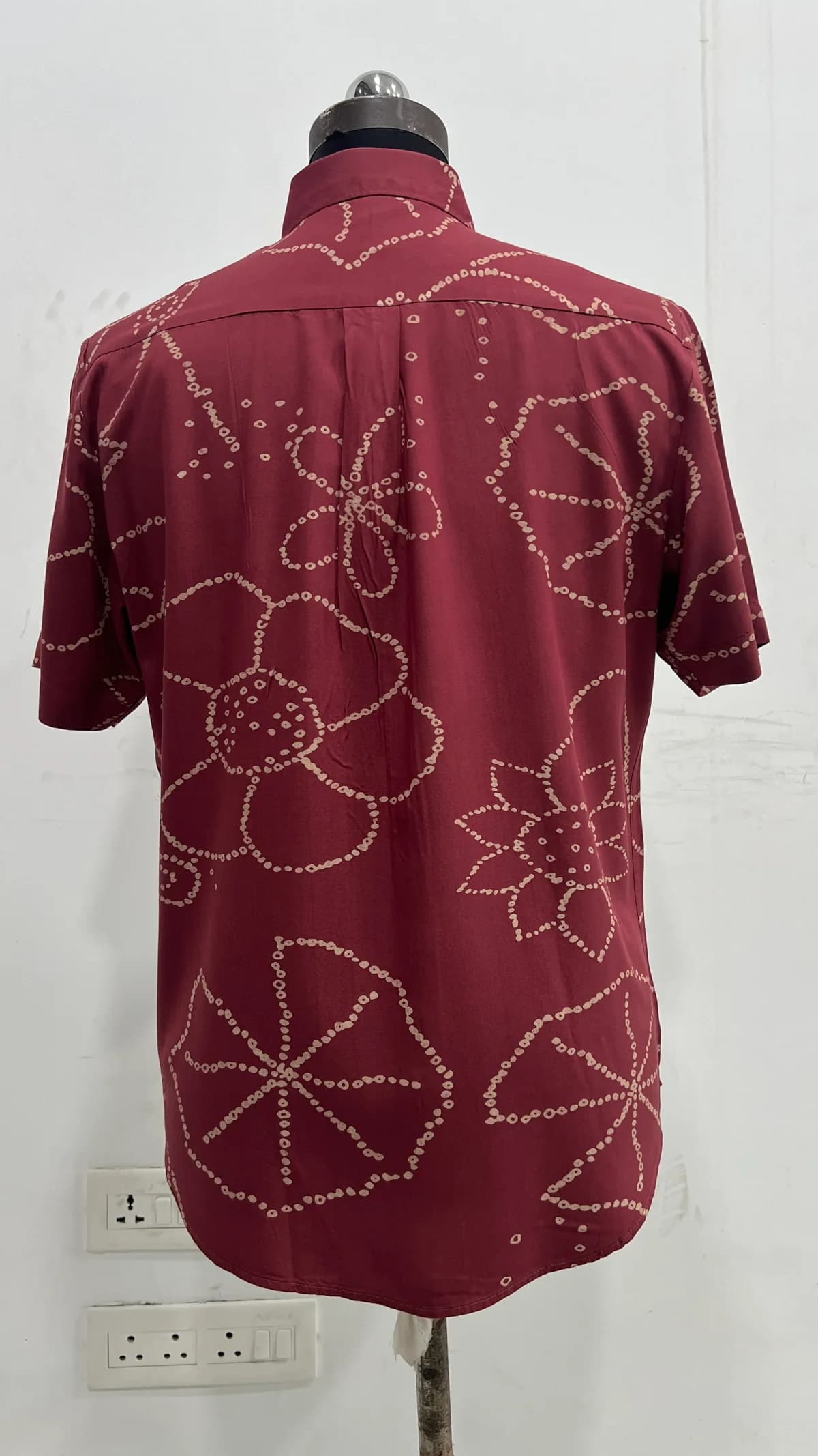 Back raw reference of a burgundy floral-print shirt